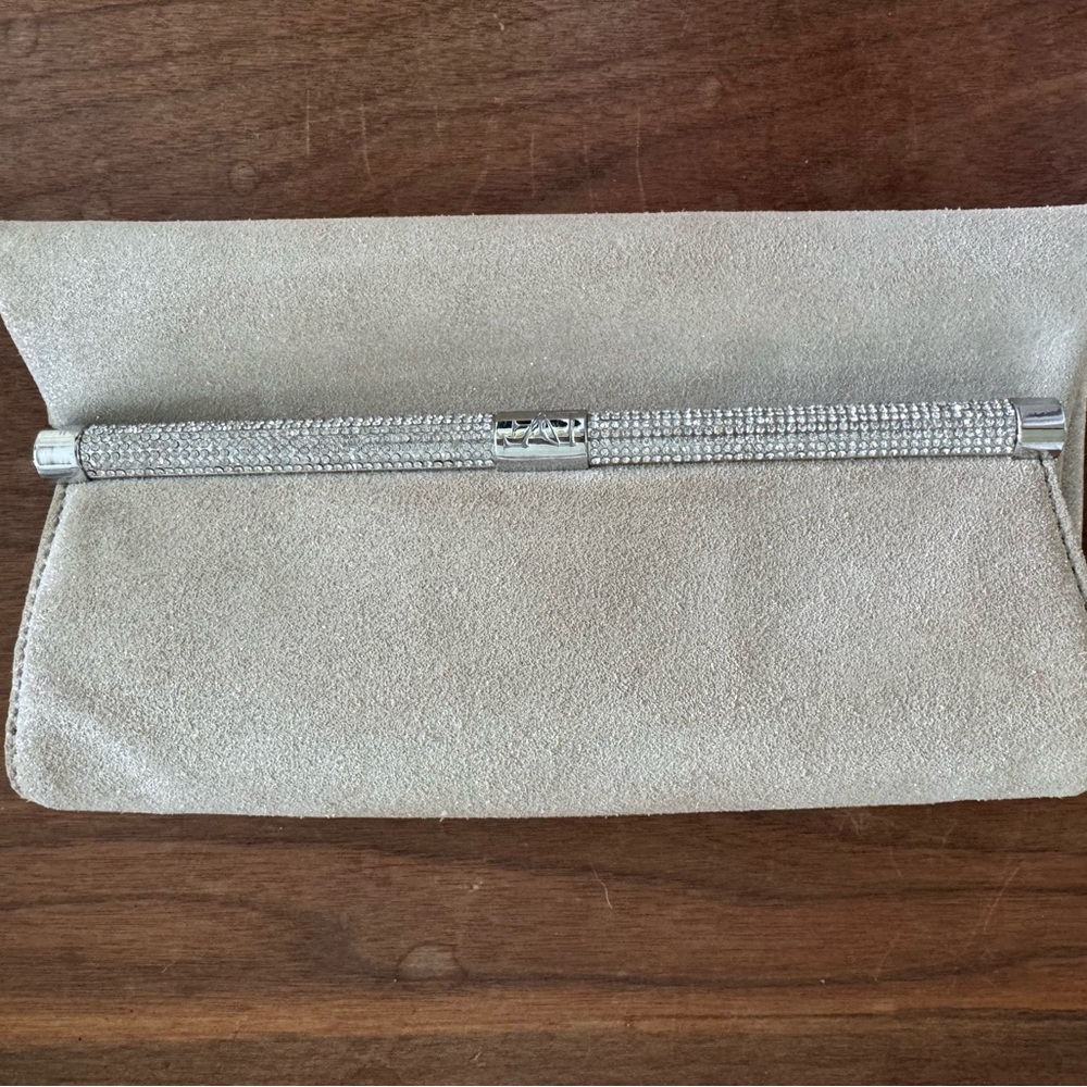 DVF clutch